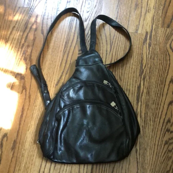 Perlina | Bags | Vintage Perlina Black Leather Backpack  display picture 2